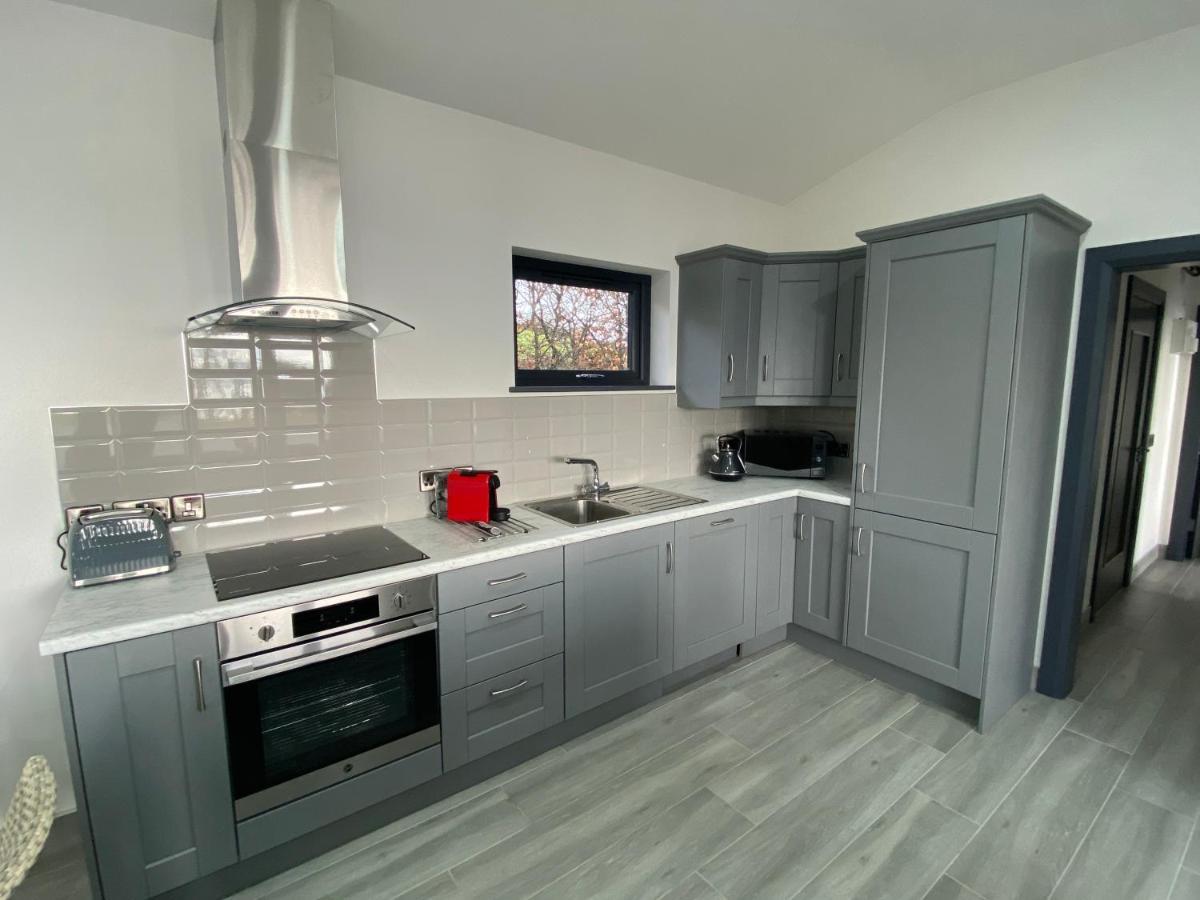 Tullybay Holiday Lodges Enniskillen Eksteriør bilde